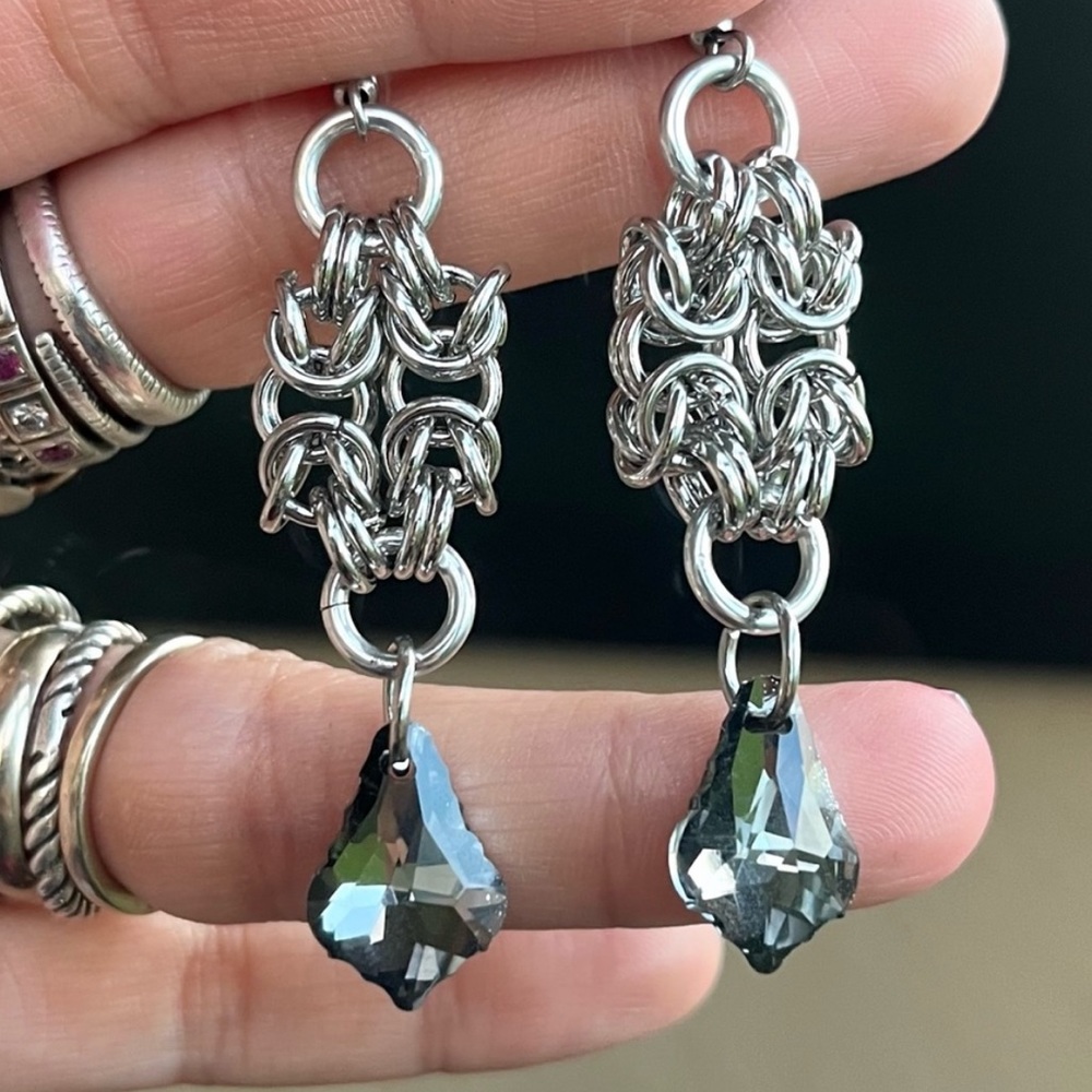 Handmade maille dangly stainless steel earrings iridescent grey austrian crystal